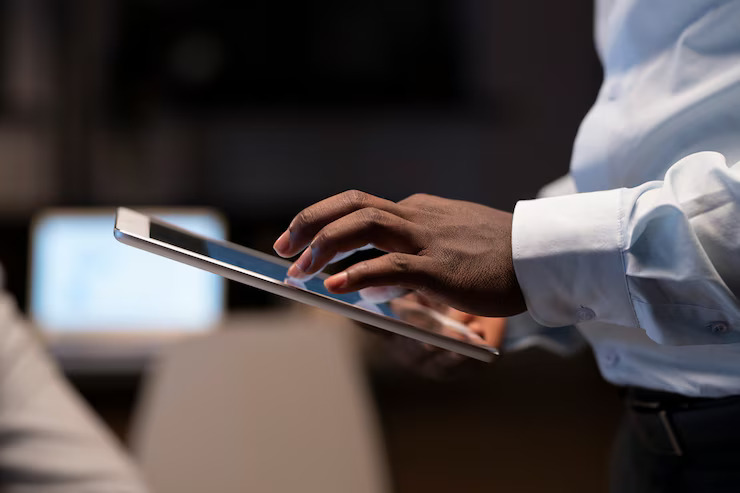 Respondent completing an online survey – part of the telephone surveys vs. online surveys comparison