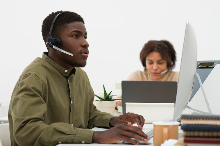 Infographic showing the steps of a telephone survey process including dialing, interviewing, and real-time data collection.