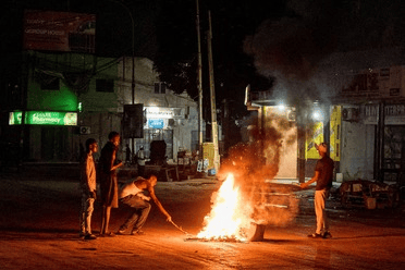 Gambia protesters burn tyres to denounce power cuts
