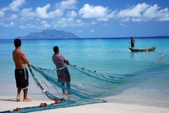 Reaching Seychellois Farmers through CATI Seychelles fishermen farmers